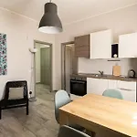 Guesthost - Lovely In Appartement